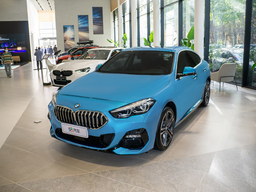 2023款 宝马2系 225i 四门轿跑车 M运动曜夜套装