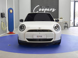 电动MINI COOPER正前