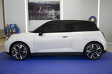 电动MINI COOPER 2024款  452km COOPER SE 艺术家_高清图5