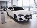 奥迪A3 2025款  A3L Limousine 35TFSI 飞驰尊享型_高清图3