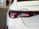 奔驰E级(进口) 2025款  E 300 豪华型运动版_高清图3