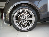 揽胜 2025款  3.0 L6 400PS 典范加长版_高清图23