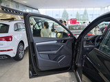奥迪Q5L Sportback 2025款  quattro 45周年典藏版 40 TFSI 时尚型_高清图19