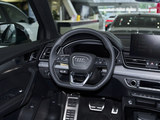 奥迪Q5L Sportback 2025款  quattro 45周年典藏版 40 TFSI 时尚型_高清图7