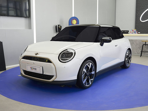 2024款 电动MINI COOPER 452km COOPER SE 艺术家