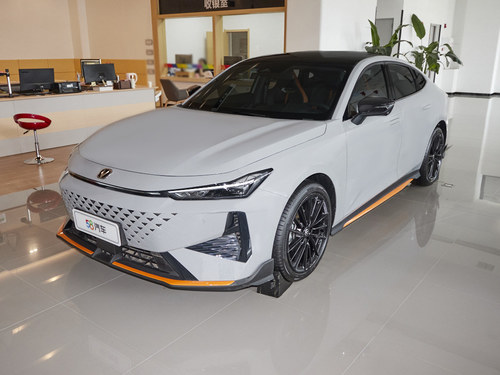 2025款 长安UNI-V 1.5T 500Bar尊贵运动型