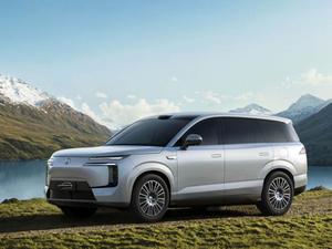 2025款 腾势N8L 尊荣型