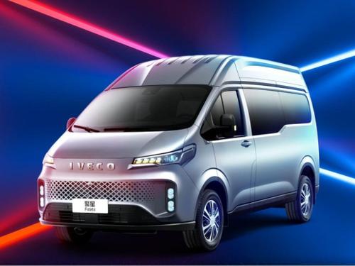 2025款 依维柯聚星 V30厢式运输车 2.0T 110KW自动星途版